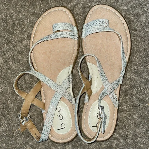BOC Corey White gold loop toe flat sandals - Picture 9 of 9
